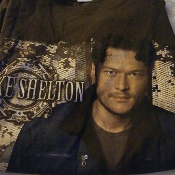 Tops - BLAKE Shelton concert t-shirt